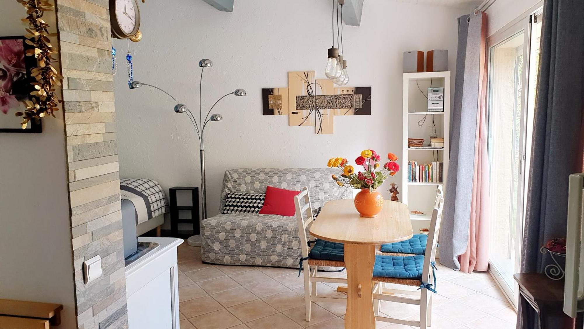 Studio 33 M2 Au Calme Proche Hyeres La Crau Bagian luar foto