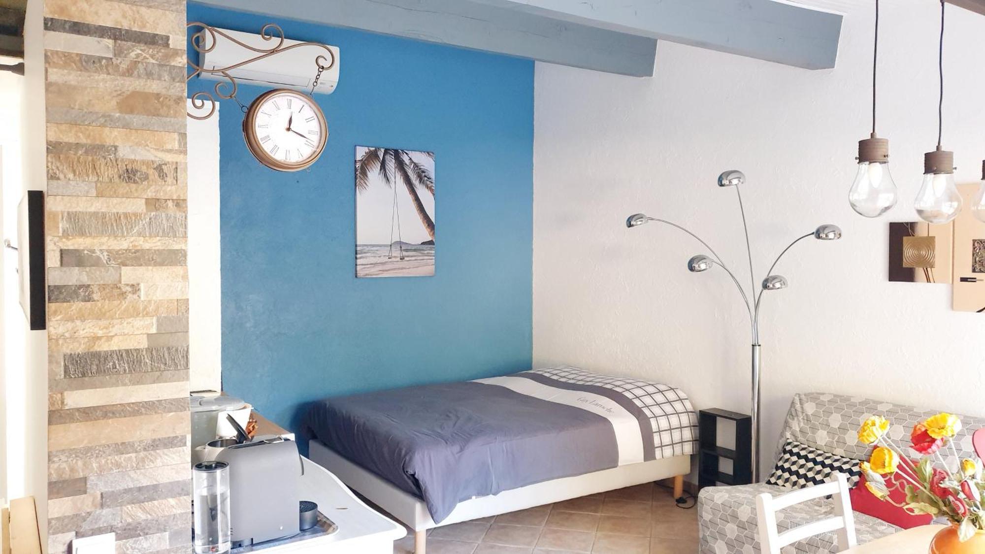 Studio 33 M2 Au Calme Proche Hyeres La Crau Bagian luar foto